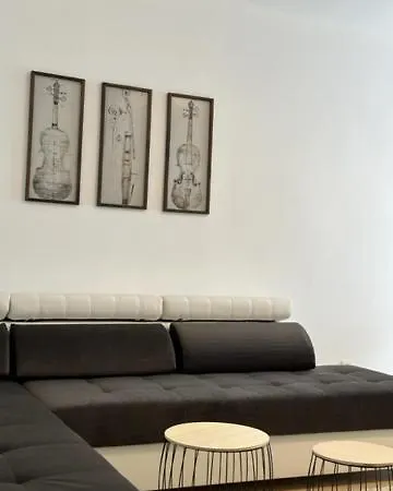 Panteli House Apartman *